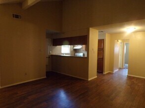 12815 Hymeadow Dr in Austin, TX - Building Photo - Building Photo