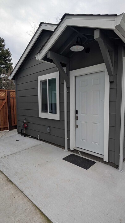 1725 Spur Ridge Ln in Healdsburg, CA - Building Photo