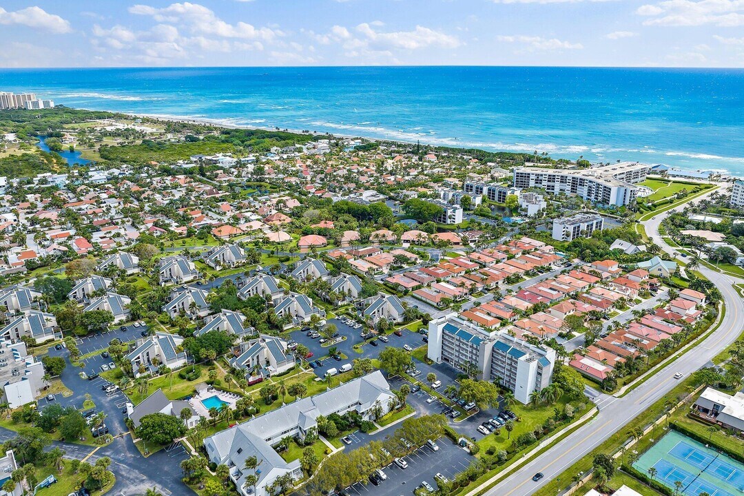 1475 Vía Miguel in Jupiter, FL - Building Photo