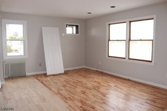 66 Winant Ave in Ridgefield Park, NJ - Building Photo - Building Photo
