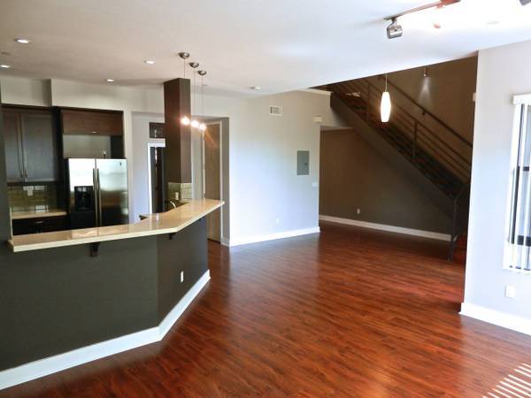 395 E 4th St, Unit 49 in Long Beach, CA - Foto de edificio - Building Photo