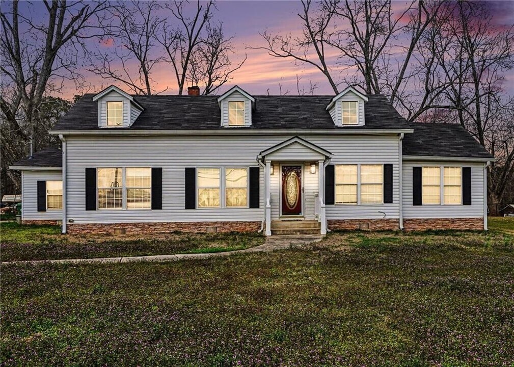 707 E Mcintosh Rd in Griffin, GA - Foto de edificio