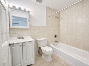 2471 NW 18th Terrace in Miami, FL - Building Photo - Building Photo