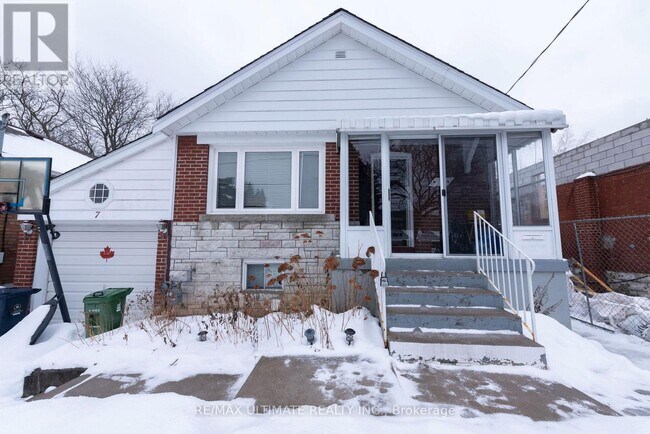 property at 7 Joanith Dr