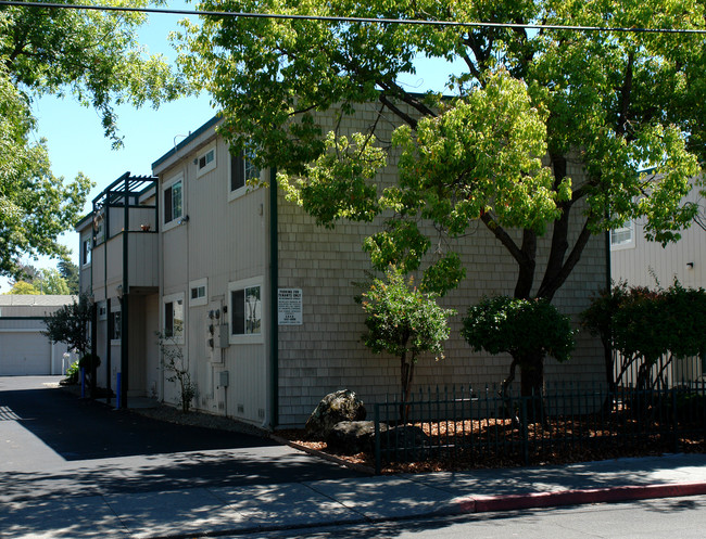 Coral Commons in Santa Rosa, CA - Building Photo - Building Photo