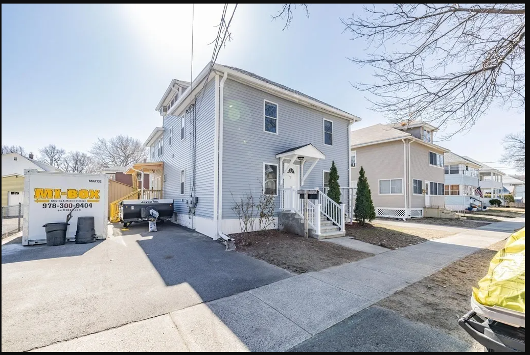 19 Bonner St, Unit 1 in Chicopee, MA - Building Photo