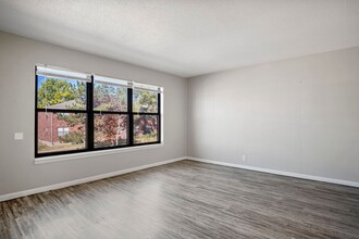 Hillside Apartments in Excelsior Springs, MO - Foto de edificio - Interior Photo