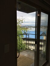 2415 8th Ave N-Unit -#4 in Seattle, WA - Foto de edificio - Building Photo