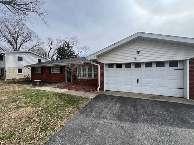 21 Birch Dr in Chatham, IL - Building Photo - Building Photo