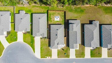 5320 Cornwall Dr in Milton, FL - Building Photo - Building Photo
