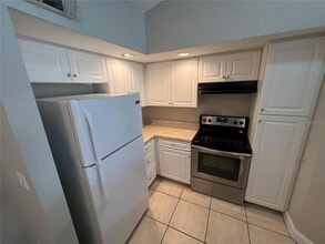 4560 Commander Dr in Orlando, FL - Building Photo - Building Photo