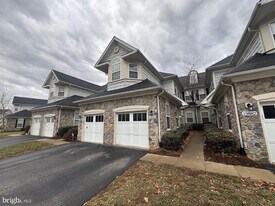 13884 Greendale Dr in Woodbridge, VA - Building Photo