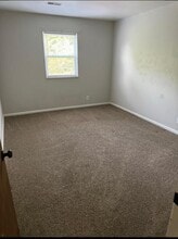 628 Wooddale Terrace in Greenwood, IN - Foto de edificio - Building Photo