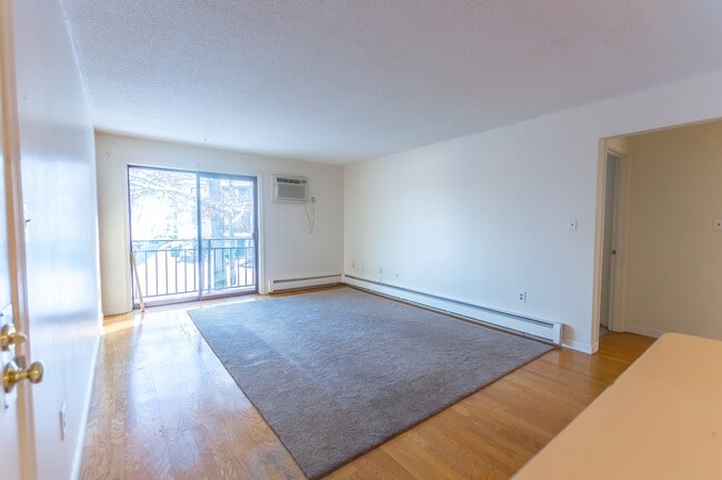 23 Country Club Dr in Manchester, NH - Building Photo - Building Photo