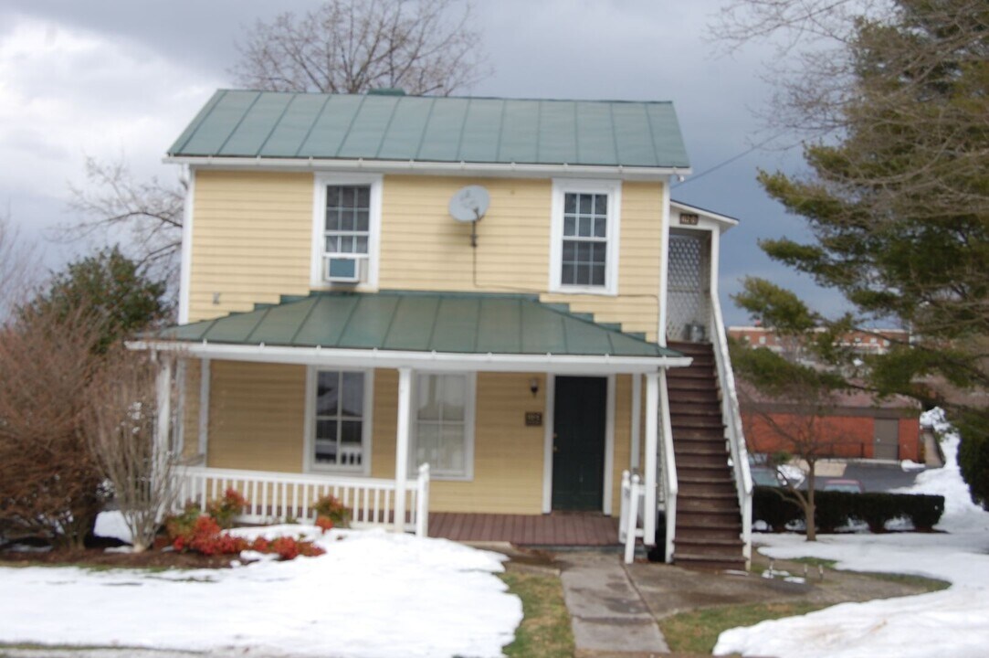 112 Houston St-Unit -Apt. D in Lexington, VA - Building Photo