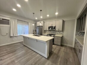 127 Arden Wy in Sacramento, CA - Building Photo - Building Photo