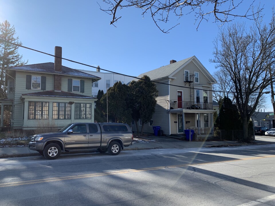 123 Warren Ave in East Providence, RI - Building Photo