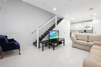 2641 NE 212th Terrace in Miami, FL - Building Photo - Building Photo