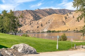 432 Lakeview Dr in Orondo, WA - Building Photo - Building Photo