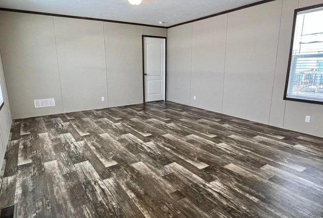 6580 N Hampshire Dr in Holly, MI - Foto de edificio - Building Photo