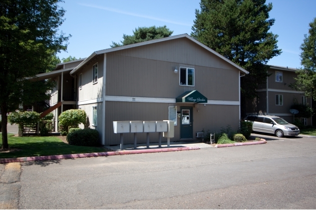 Village Garden Apartments in Portland, OR - Foto de edificio - Building Photo