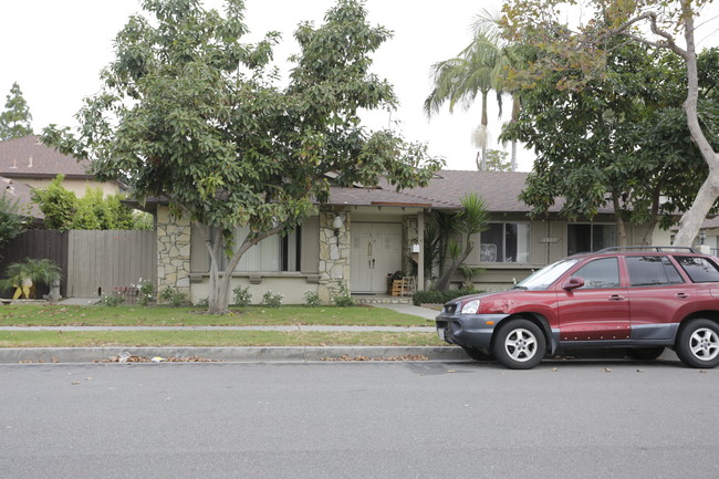 2637 W Juniper St in Santa Ana, CA - Building Photo - Building Photo