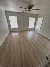 650-654 W Neely St in Dallas, TX - Building Photo - Building Photo