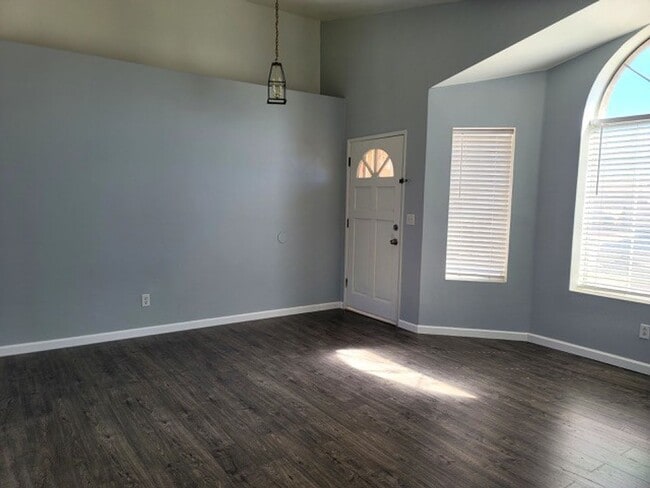 1009 Hastings Ave in Rosamond, CA - Building Photo - Building Photo