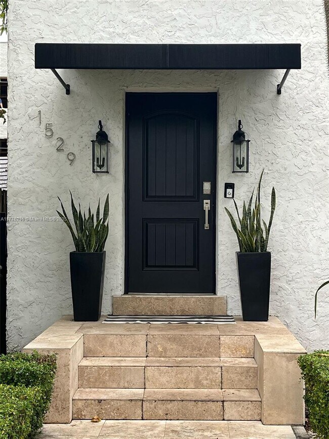 1529 SW 10th St in Miami, FL - Building Photo - Building Photo