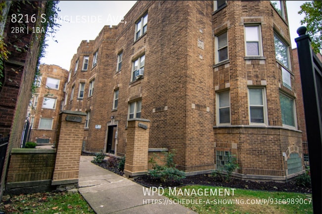 8216 S Ingleside Ave in Chicago, IL - Foto de edificio - Building Photo