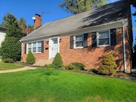 9605 Singleton Dr in Bethesda, MD - Building Photo