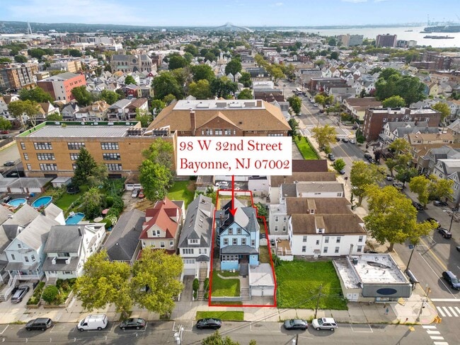 98 W 32nd St in Bayonne, NJ - Building Photo - Building Photo
