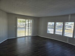 410 50th Ave Dr W in Bradenton, FL - Building Photo - Building Photo