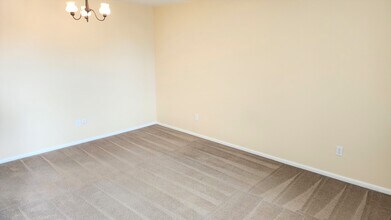 918 S Logan St, Unit 305 in Denver, CO - Building Photo - Building Photo