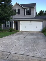399 Randolph Dr in Clayton, NC - Building Photo