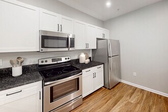 Highlands at Westwood in Westwood, NJ - Foto de edificio - Building Photo