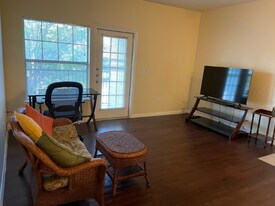 2320 Gracy Farms Ln in Austin, TX - Building Photo