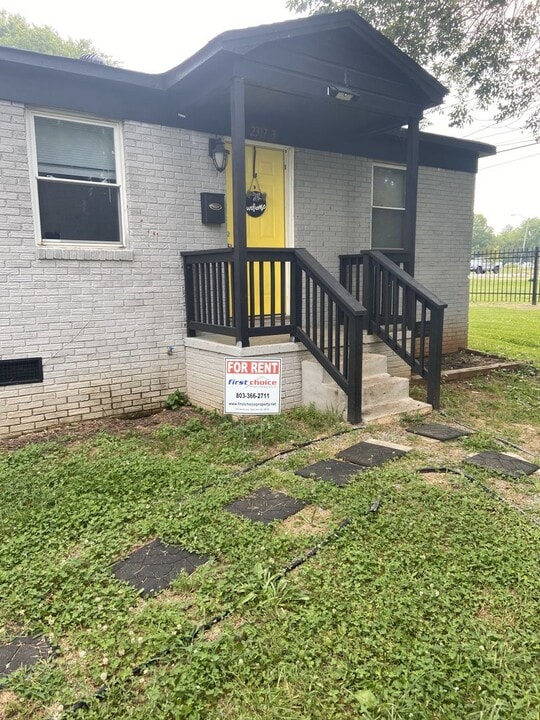 2317 Julia Ave in Charlotte, NC - Foto de edificio