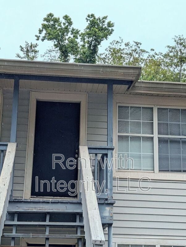 property at 2555 Chateau Ln