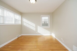 5240 Lee St in Skokie, IL - Building Photo