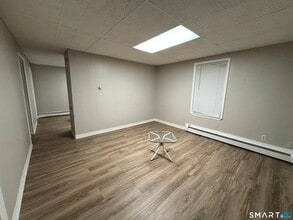 645 Burnside Ave in East Hartford, CT - Foto de edificio - Building Photo