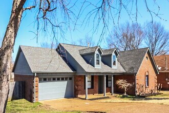 7856 Deer Cove in Memphis, TN - Foto de edificio - Building Photo