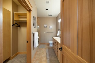 2051 N Main St in Coeur d'Alene, ID - Building Photo - Building Photo