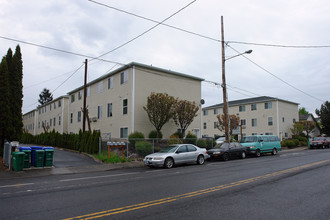 Lassam Terrace Apartments in Portland, OR - Building Photo - Building Photo