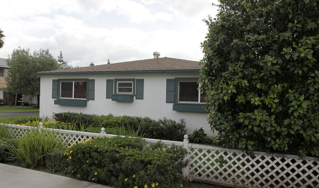 8332-8356 Whitaker St in Buena Park, CA - Foto de edificio - Building Photo