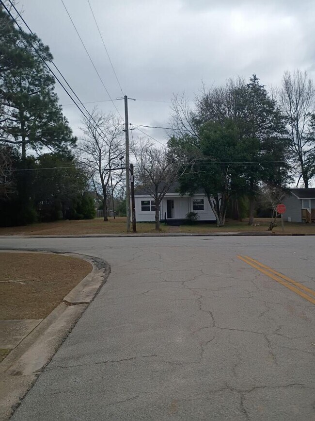 property at 1042 E Peachtree St