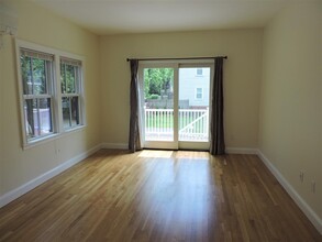 4 Emmons Pl, Unit 1 in Cambridge, MA - Foto de edificio - Building Photo