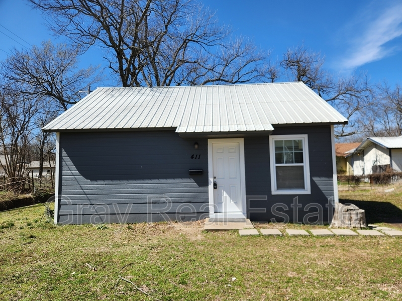 411 S Stockton Ave in Ada, OK - Building Photo