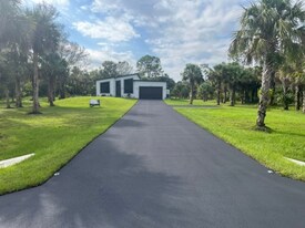 4320 30th Ave SE in Naples, FL - Building Photo