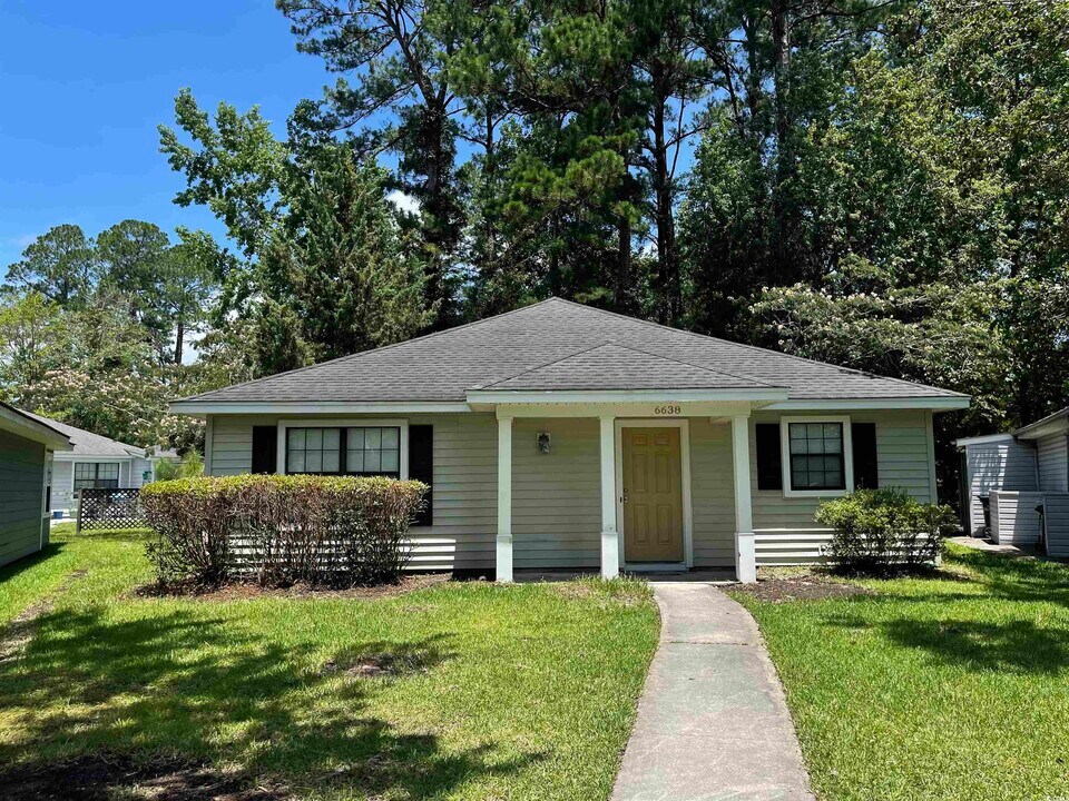 6638 Greenslake Point in Myrtle Beach, SC - Building Photo